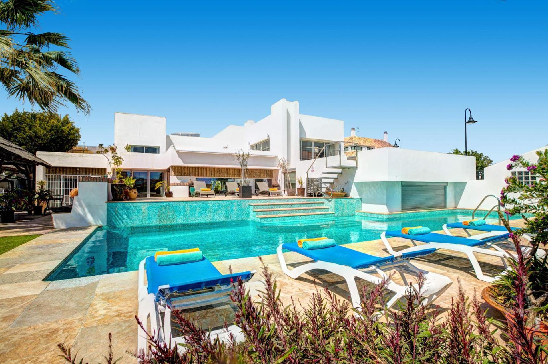 Sunshine Laughter & Sea Views Holiday home