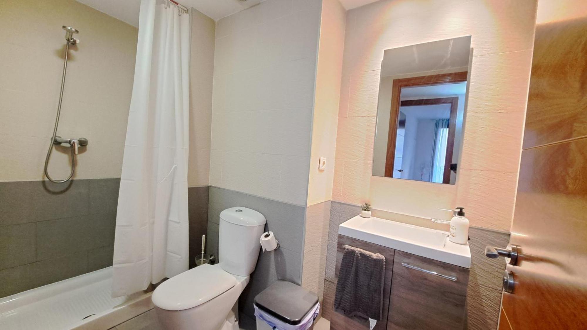 2-bedroom In Center *