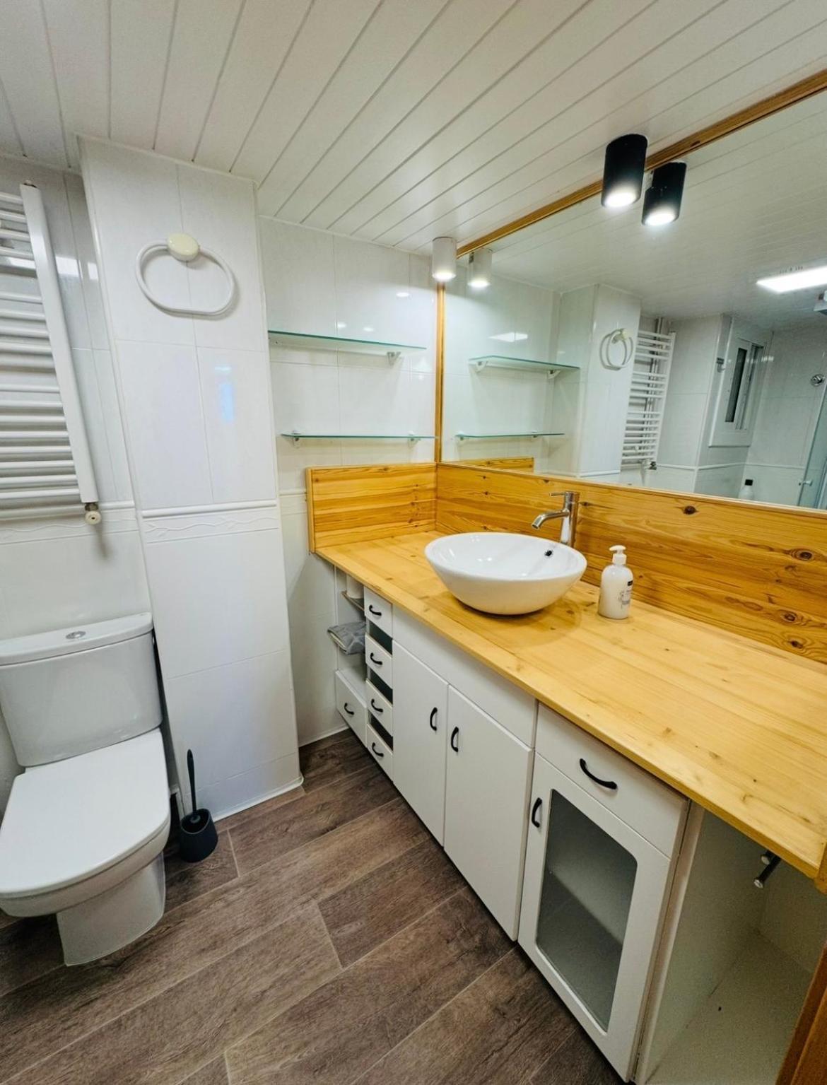 Piso Shic De Playa Fenals Con Terraza Y Piscina Appartement