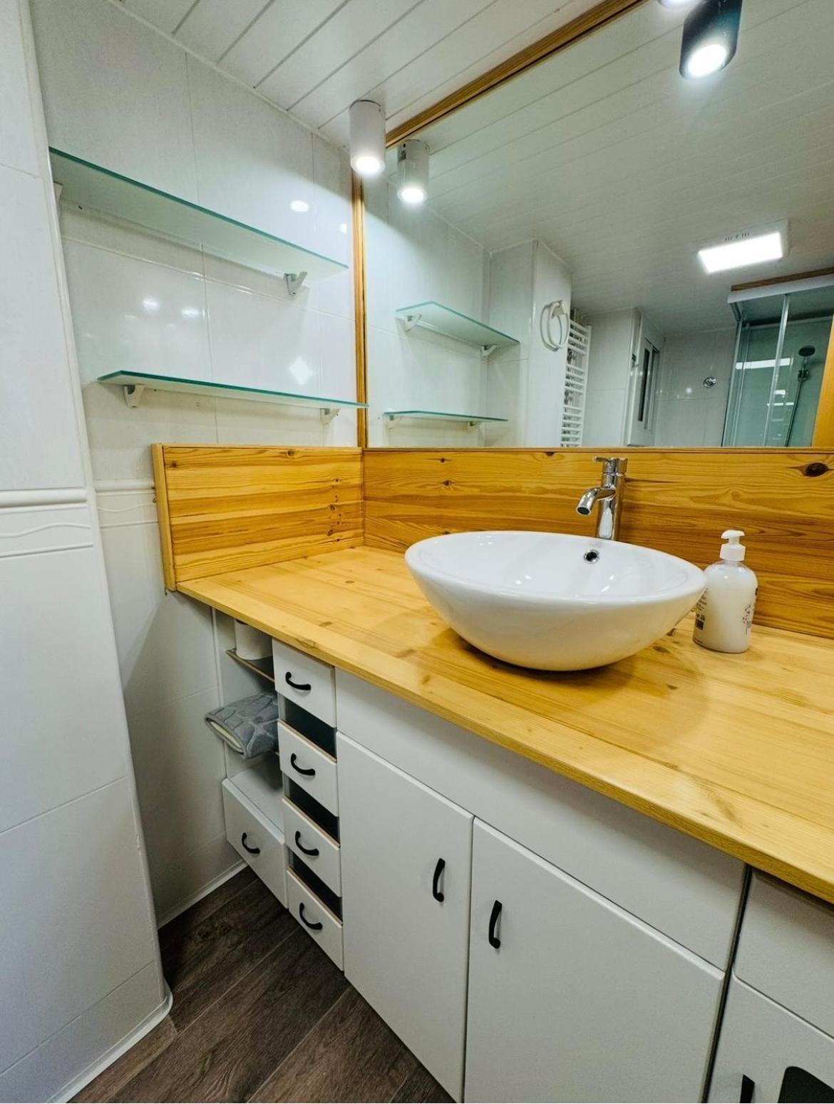 Piso Shic De Playa Fenals Con Terraza Y Piscina *