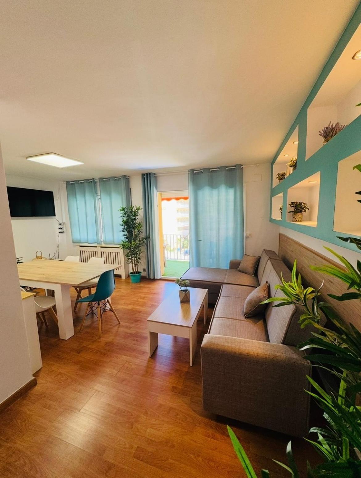 Piso Shic De Playa Fenals Con Terraza Y Piscina Apartamento *