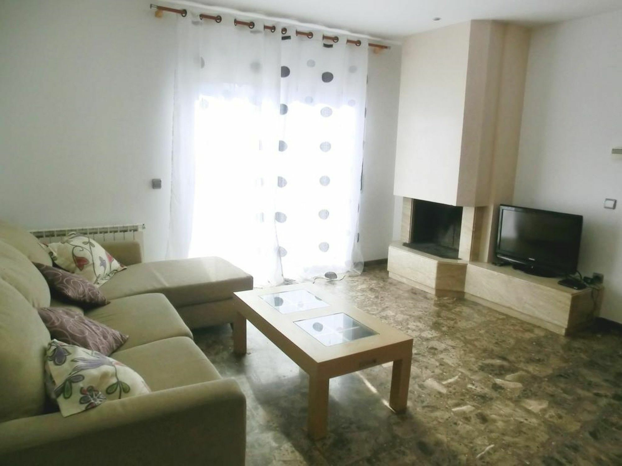 106147 In Apartment