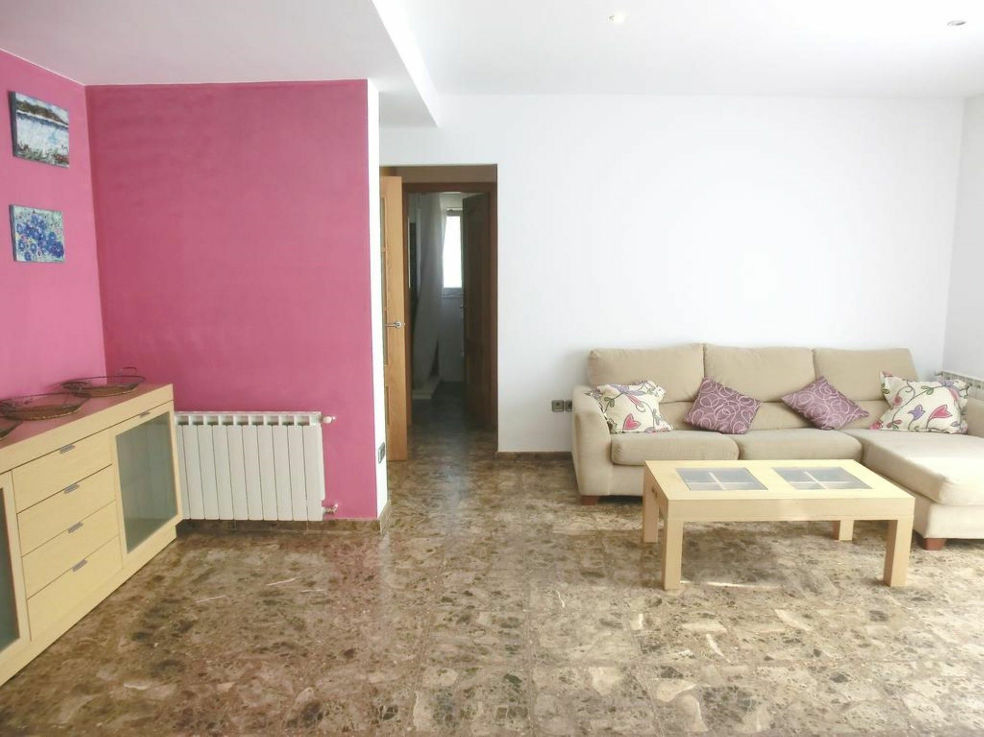 106147 In Apartment