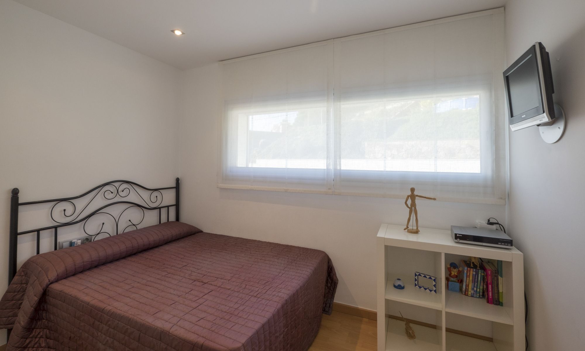 104647 In Apartment *