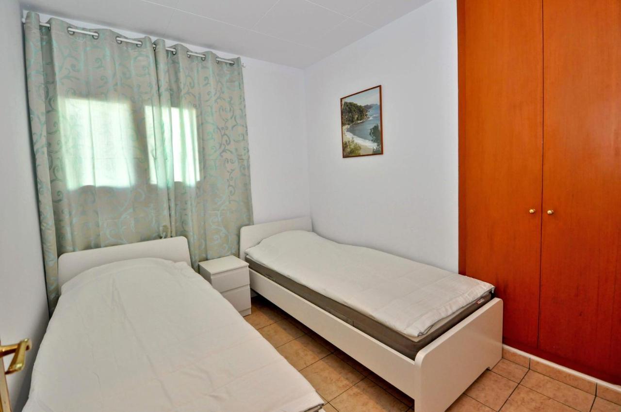 Apartment Tango *