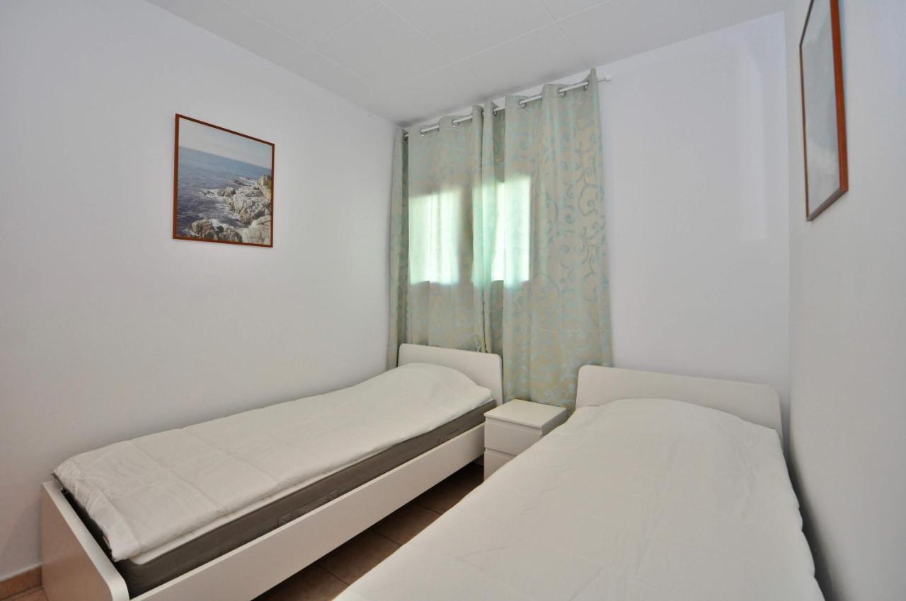 Apartment Tango *