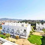 Wonderful Townhouse On Sa Boadella Beach