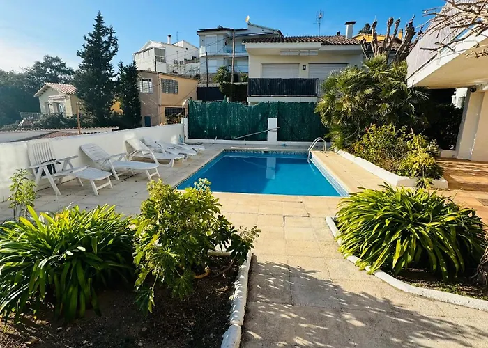 Exclusiva Casa Con Vistas Despejadas Al Mar Y Piscina Privada