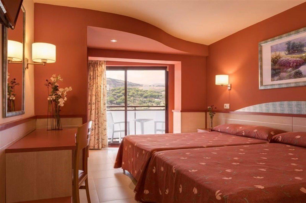 Hotel H Secret 4