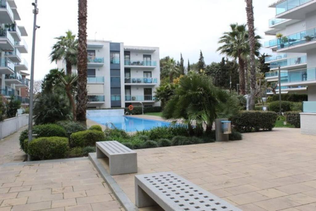 Apartment Con Piscina Y Parking En *