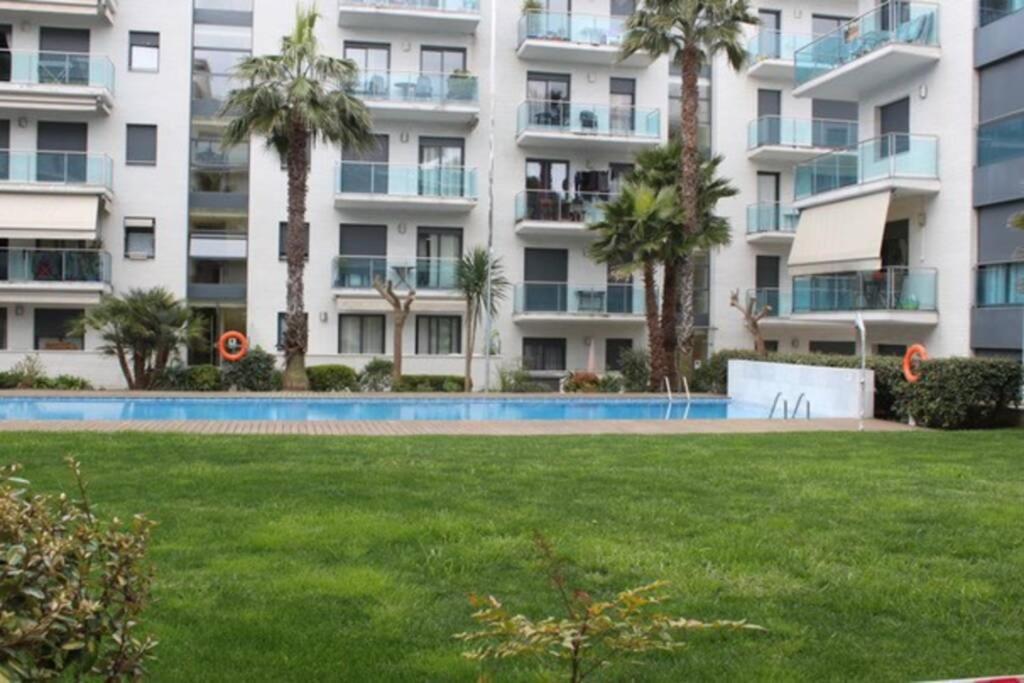 Con Piscina Y Parking En Apartment Lloret de Mar