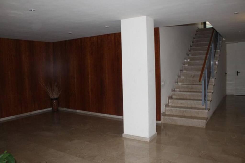 Apartment Con Piscina Y Parking En *
