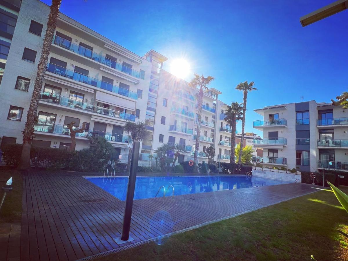 Apartment Con Piscina Y Parking En *
