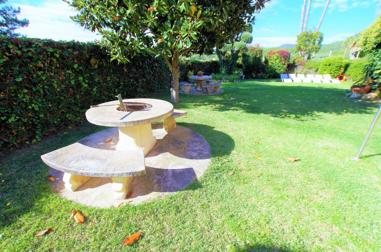 V&v Lloret - Elsa: Luxurious 10-person With Dual Pools And Lush Garden Villa