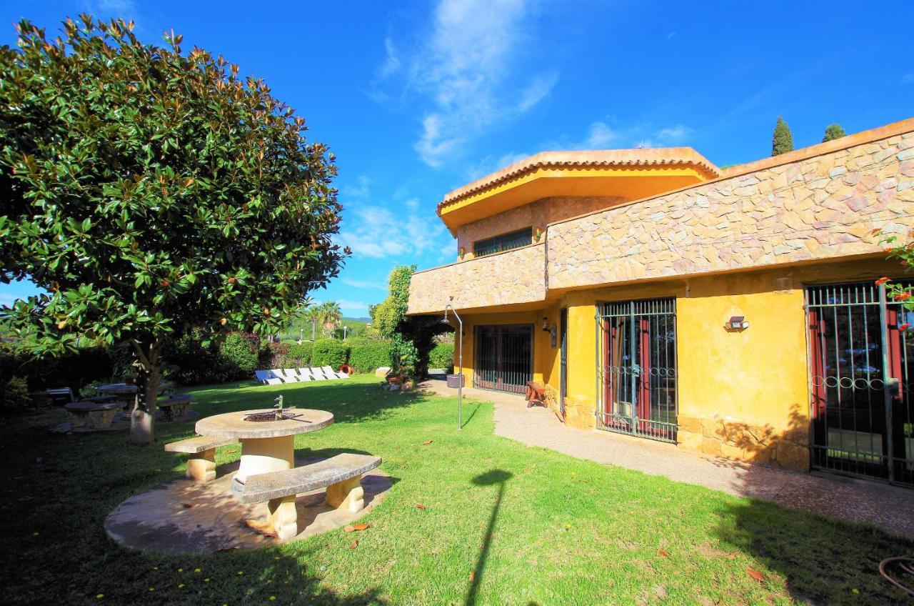 Villa V&v Lloret - Elsa: Luxurious 10-person With Dual Pools And Lush Garden *
