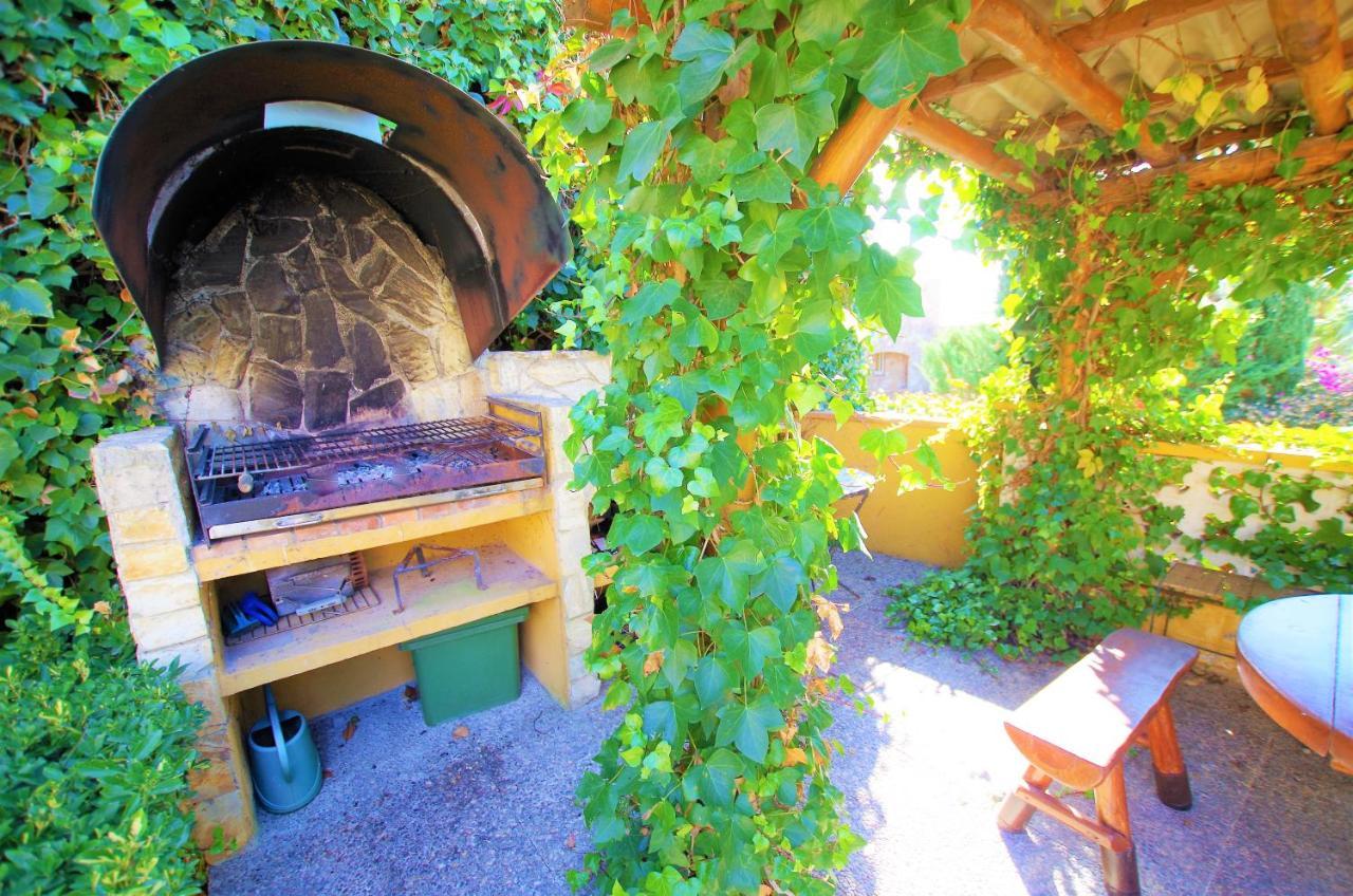 V&v Lloret - Elsa: Luxurious 10-person With Dual Pools And Lush Garden Villa Lloret de Mar