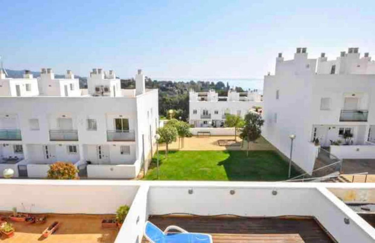 Wonderful Townhouse On Sa Boadella Beach *