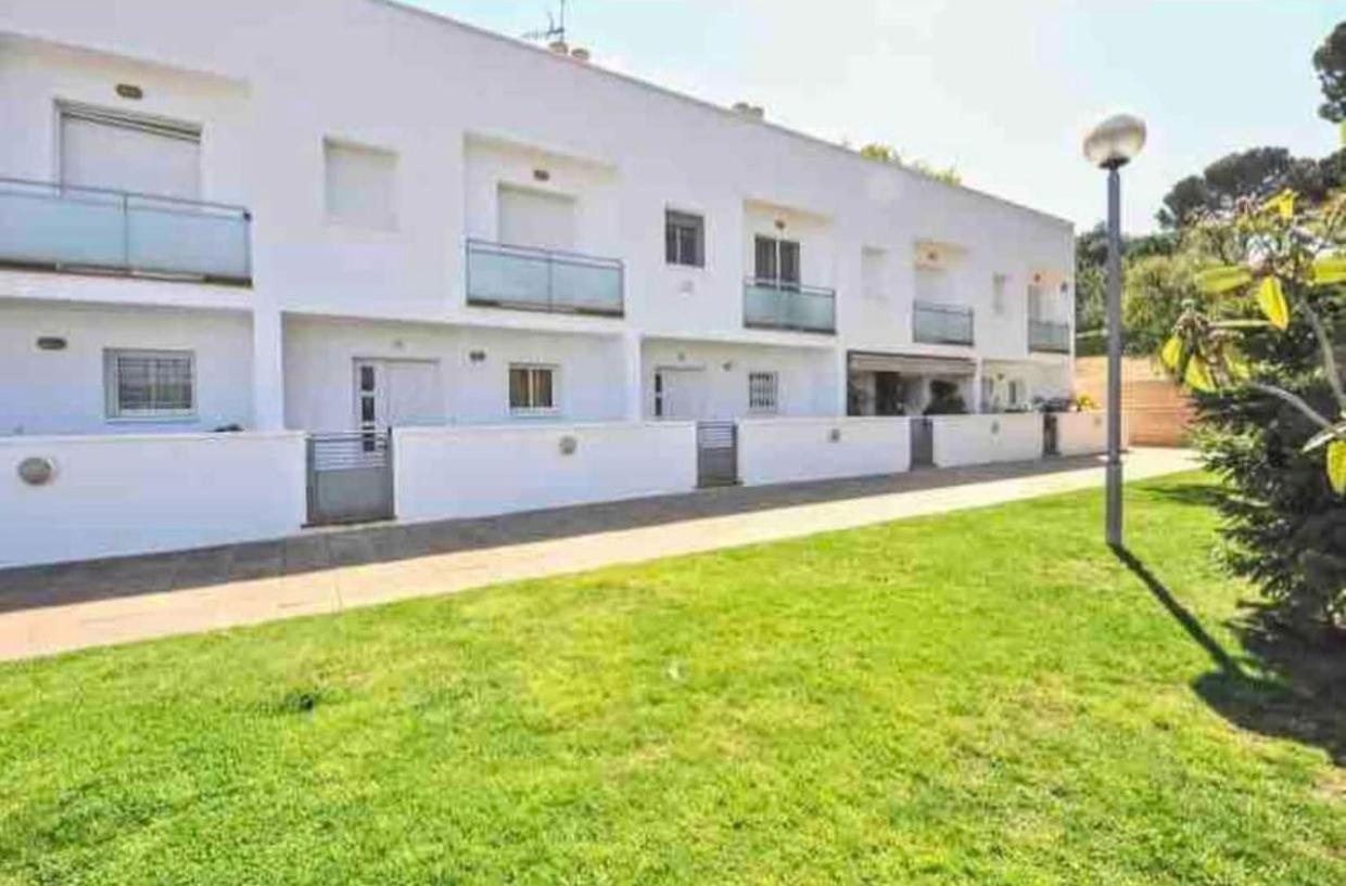 Wonderful Townhouse On Sa Boadella Beach Holiday home *