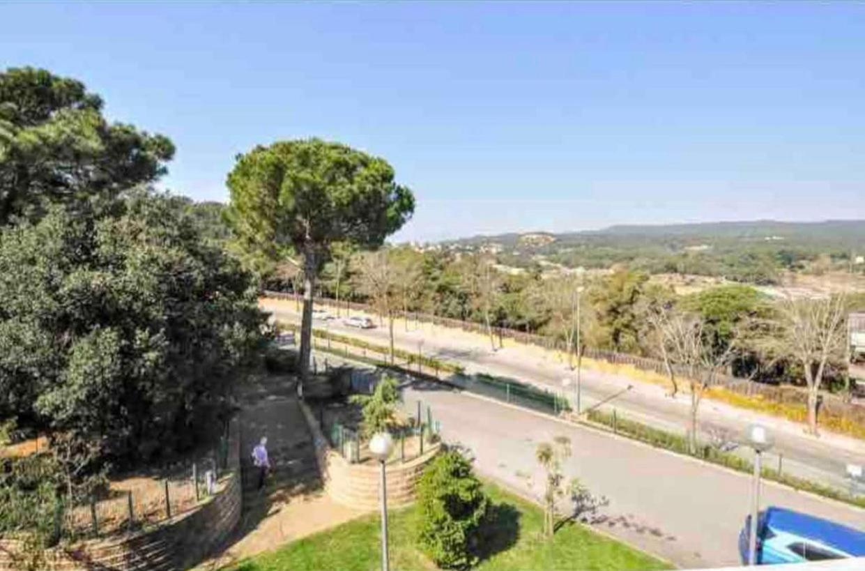 Wonderful Townhouse On Sa Boadella Beach