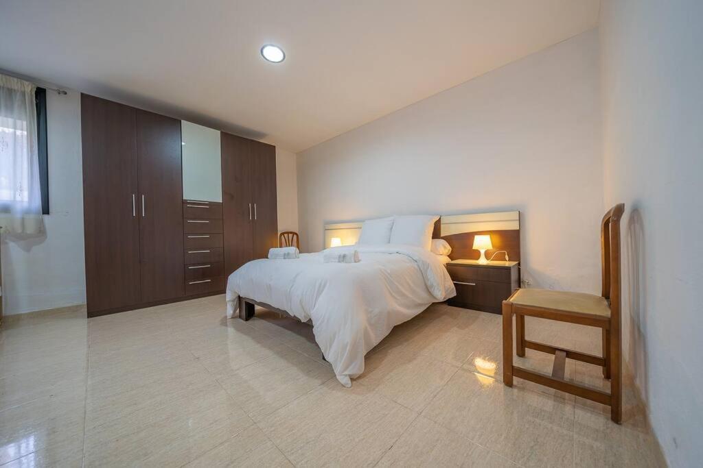 Pousada Aurore, 12 Persons, Large Salt-water Pool, Air Conditioning Lloret de Mar