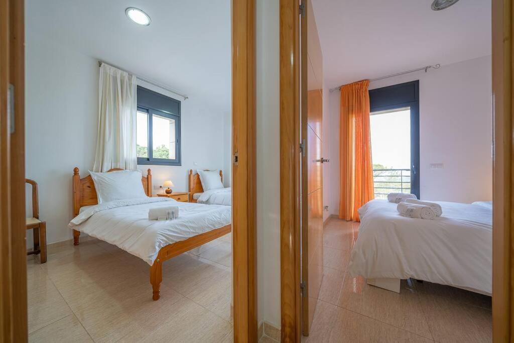 Aurore, 12 Persons, Large Salt-water Pool, Air Conditioning Pousada Lloret de Mar