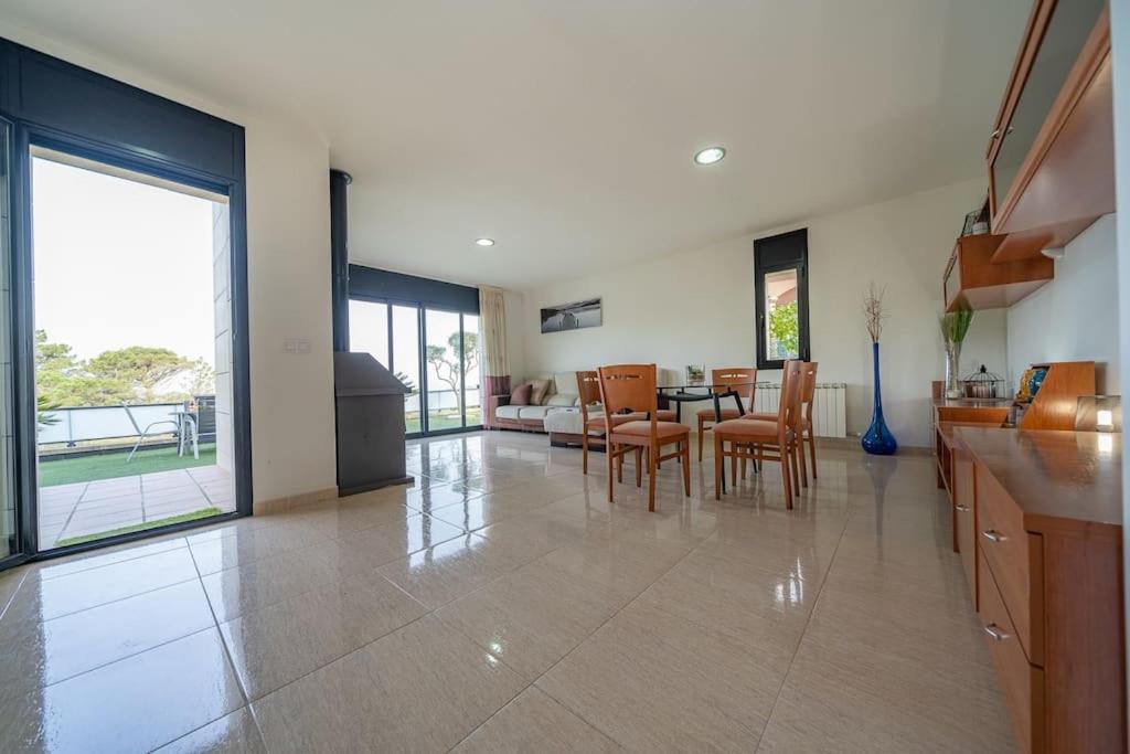 Aurore, 12 Persons, Large Salt-water Pool, Air Conditioning Pousada