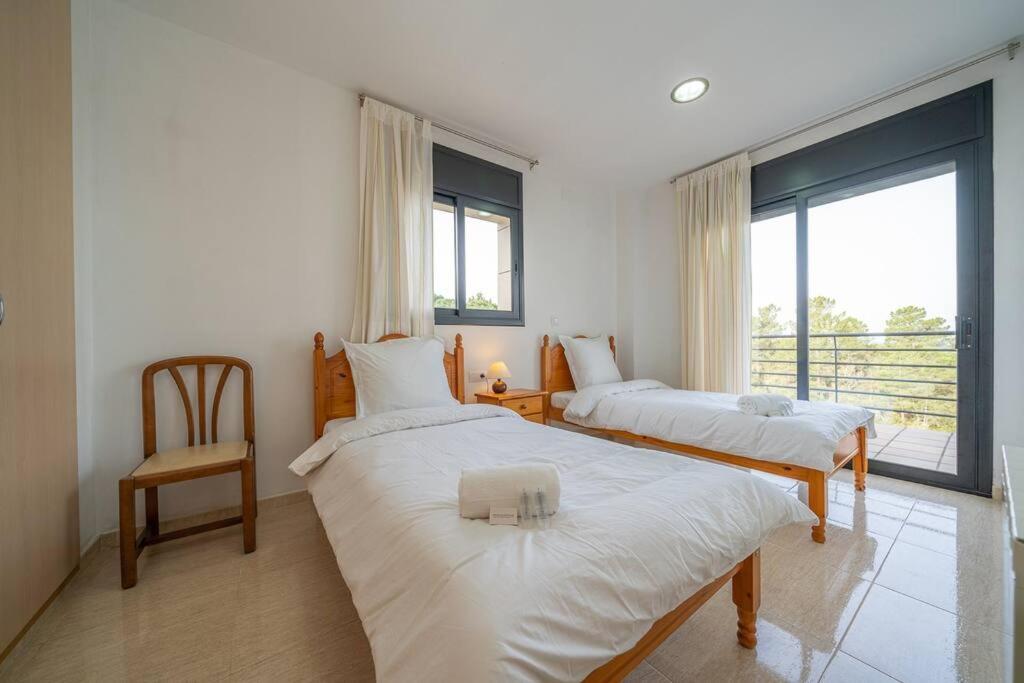 Aurore, 12 Persons, Large Salt-water Pool, Air Conditioning Pousada Lloret de Mar