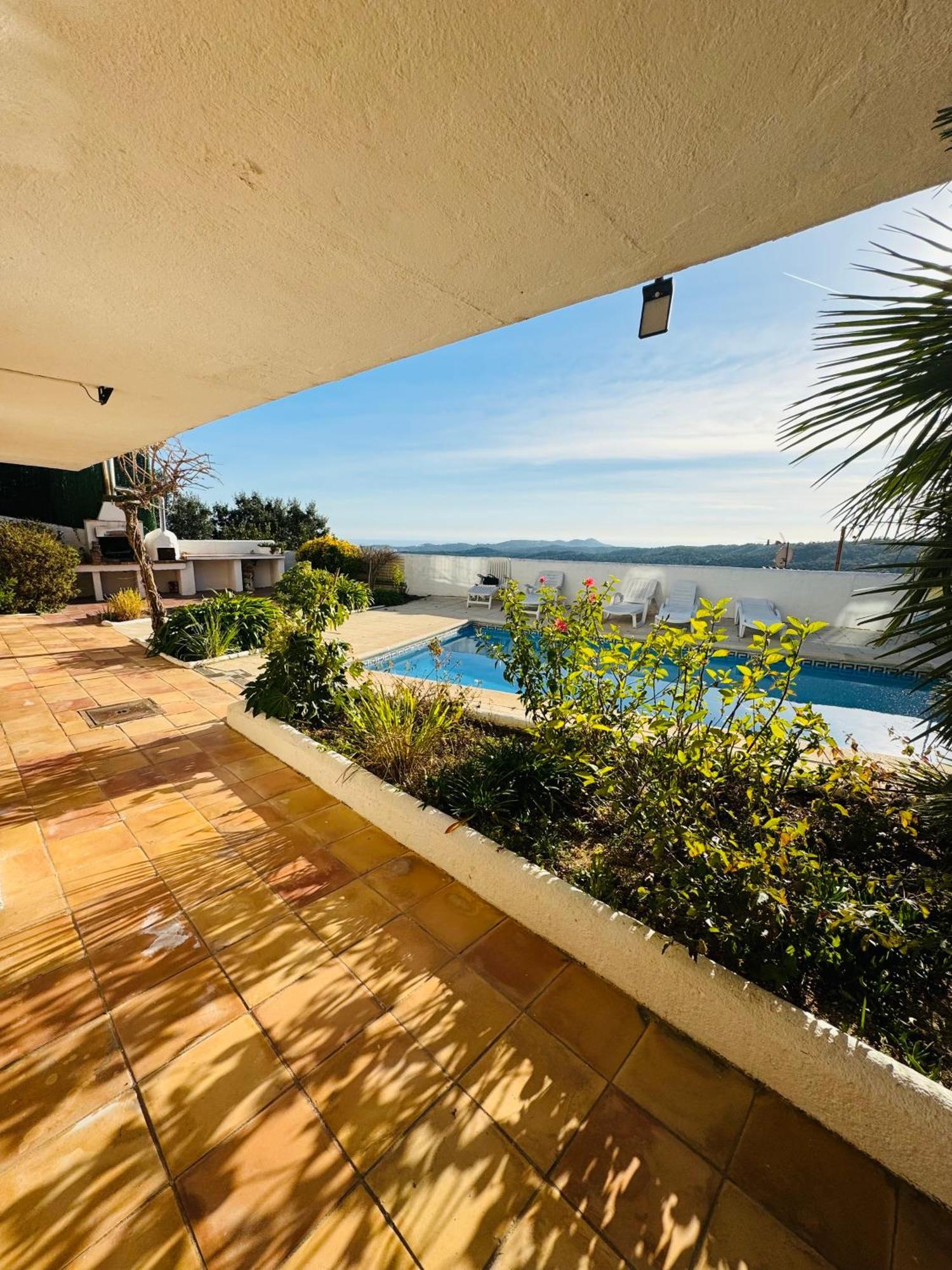 Exclusiva Casa Con Vistas Despejadas Al Mar Y Piscina Privada *