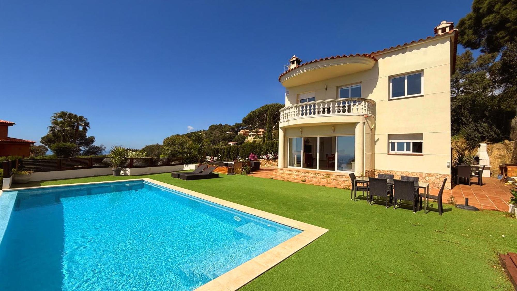 Villa Irene - Luxury Coastal Retreat *