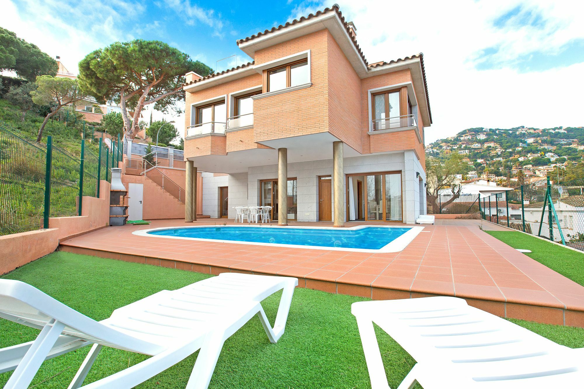 2pau - Villa Lloret de Mar