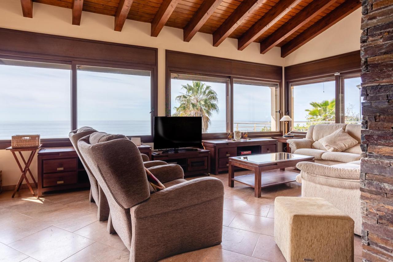 Con Infinity Pool Villa *
