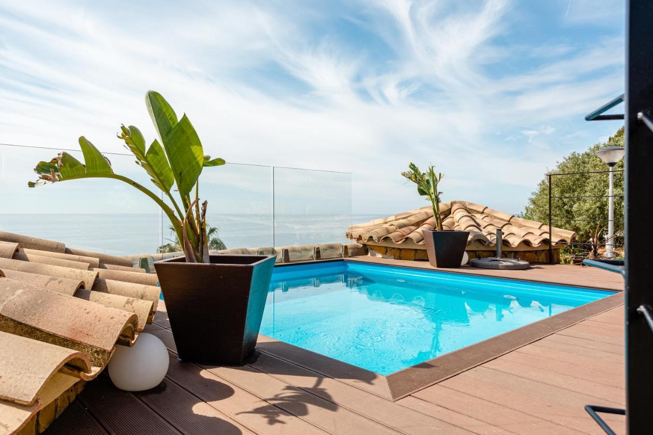 Con Infinity Pool Villa