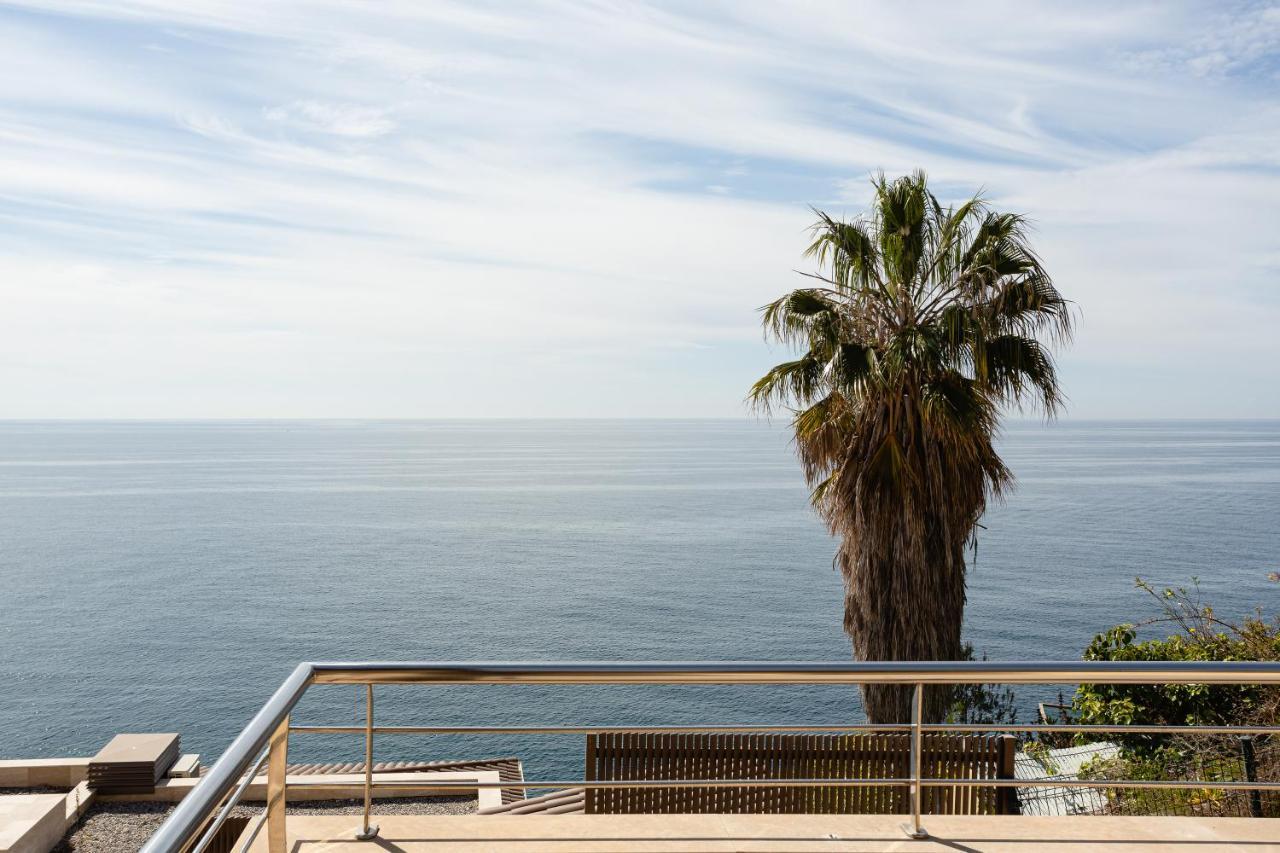 Con Infinity Pool *