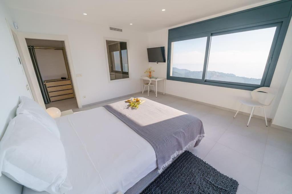 Le Paradis Villa Lloret de Mar