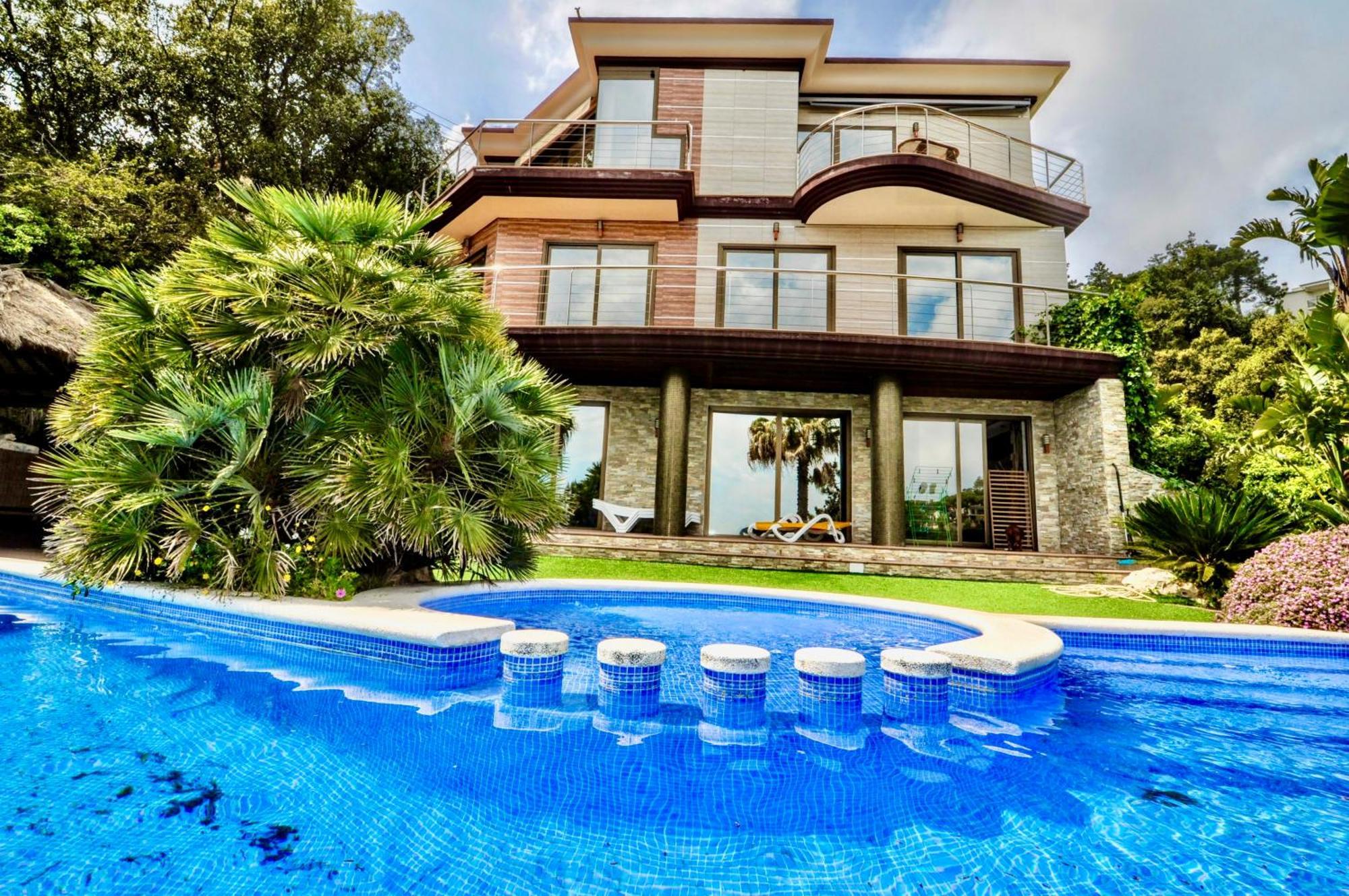 V&v Lloret- Luxury