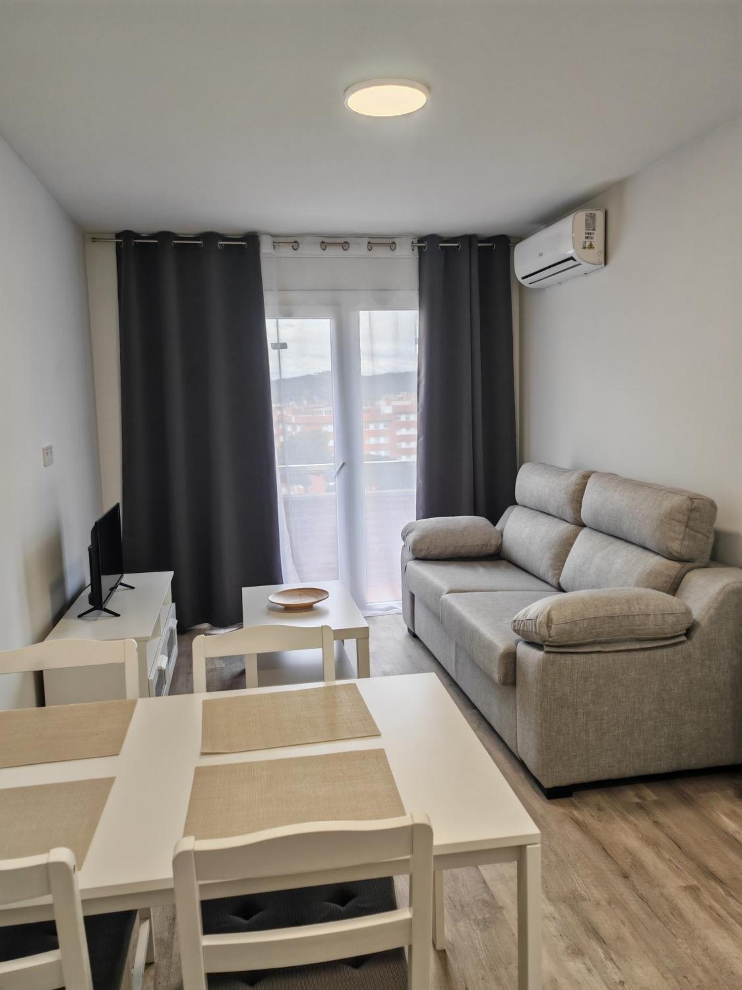 Apartment With Sea View *